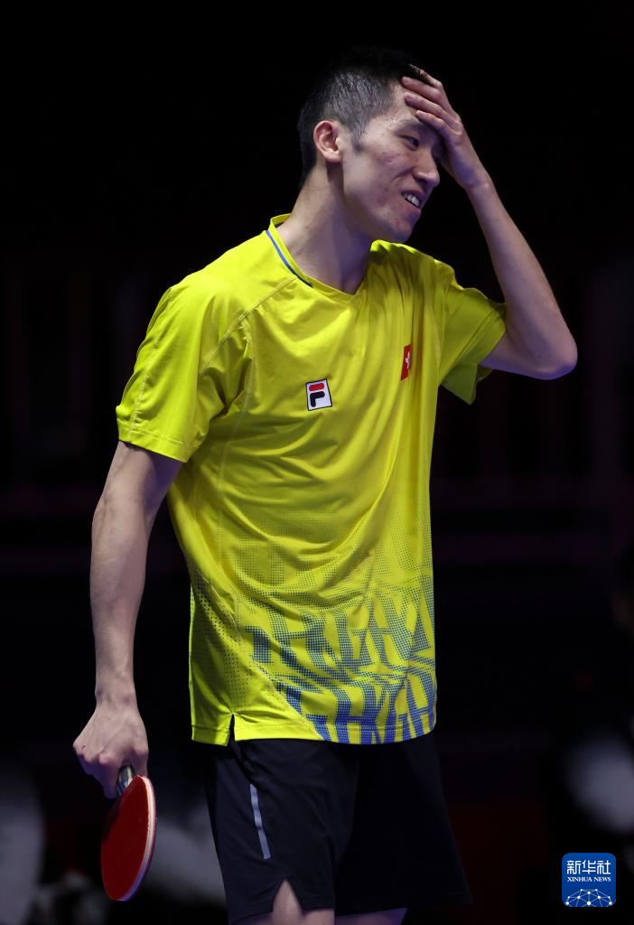 成了鲜明对 成了鲜明对